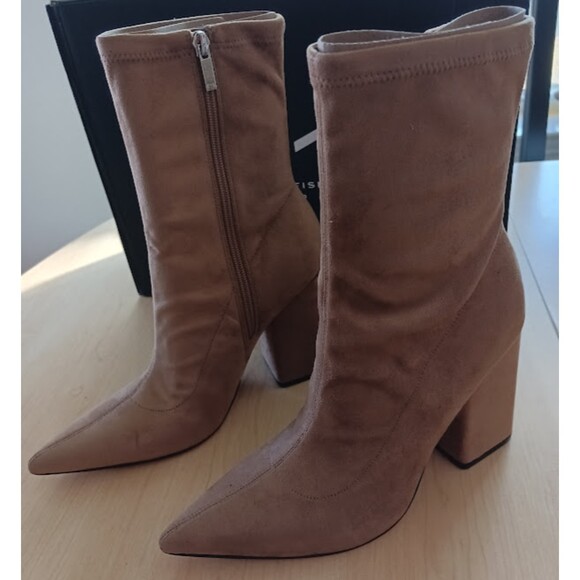 NIB Marc Fisher LTD Medium Natural Suede Larry Pointed Toe Ankle Boots Size 9.5 - Picture 2 of 13